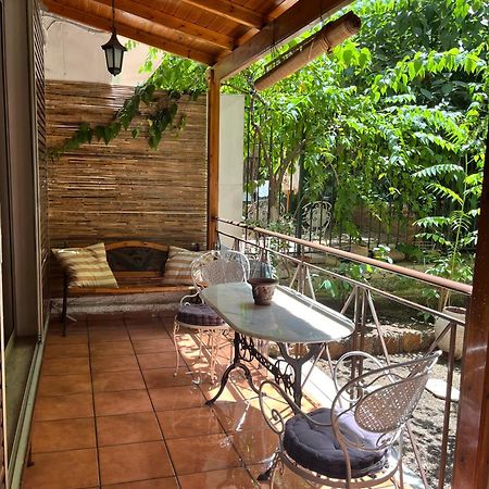 Quiet Apartment With Garden View In Kolonaki เอเธนส์ ภายนอก รูปภาพ