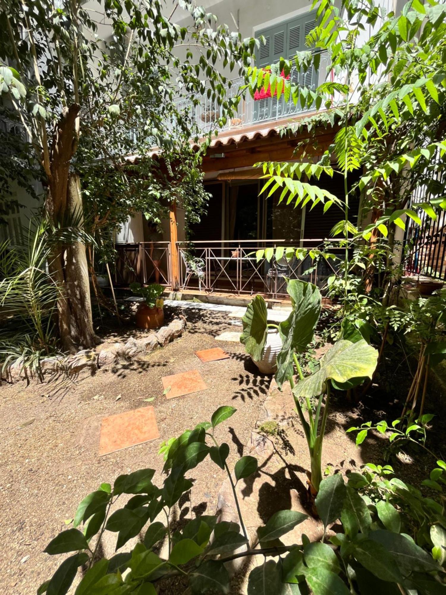 Quiet Apartment With Garden View In Kolonaki เอเธนส์ ภายนอก รูปภาพ