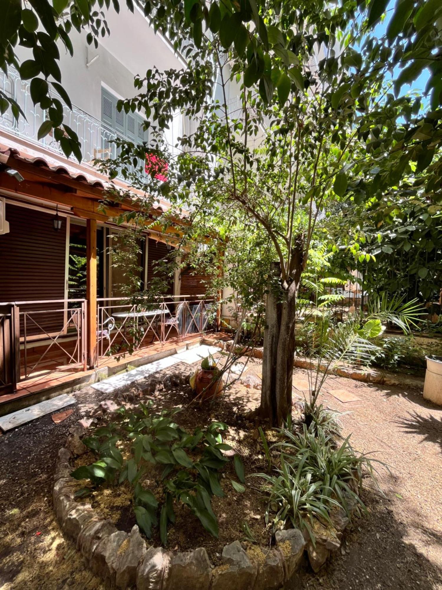 Quiet Apartment With Garden View In Kolonaki เอเธนส์ ภายนอก รูปภาพ
