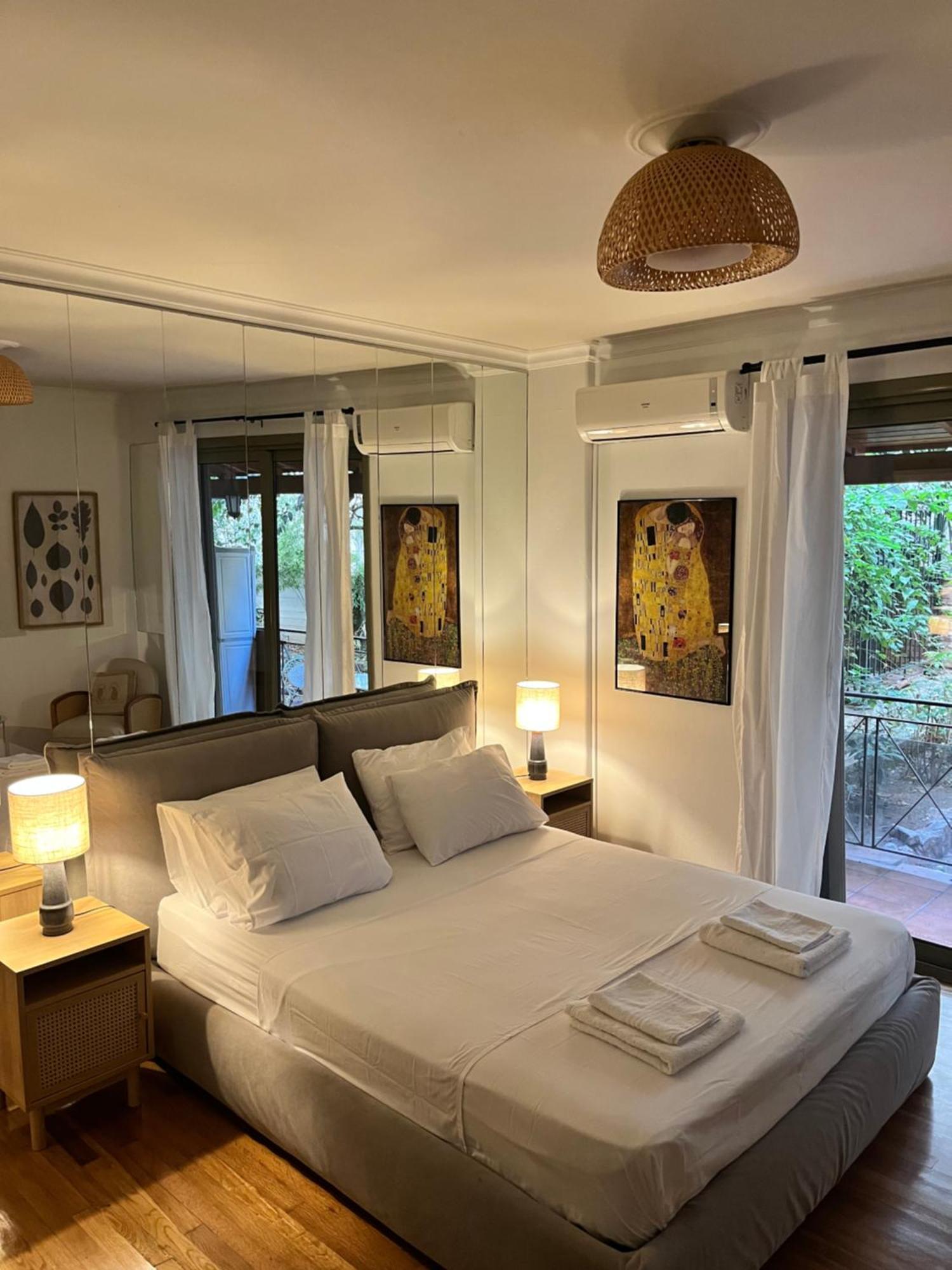 Quiet Apartment With Garden View In Kolonaki เอเธนส์ ภายนอก รูปภาพ
