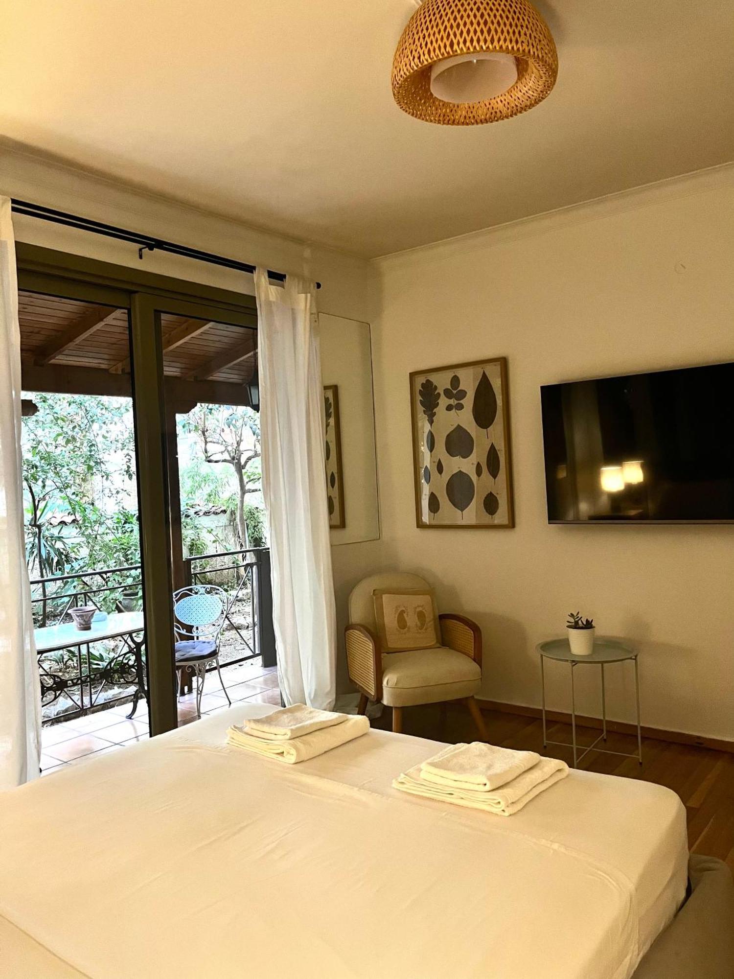 Quiet Apartment With Garden View In Kolonaki เอเธนส์ ภายนอก รูปภาพ