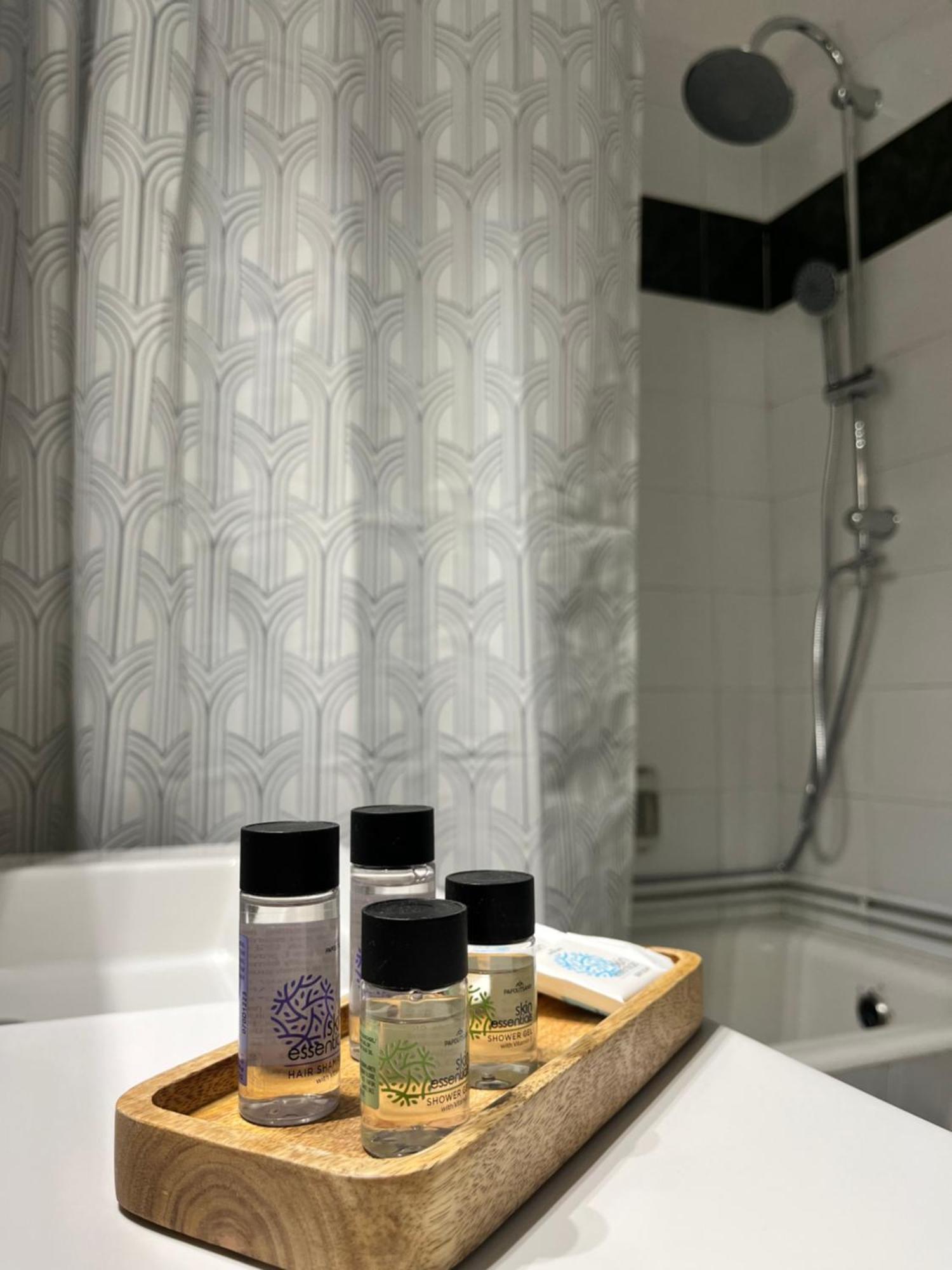 Quiet Apartment With Garden View In Kolonaki เอเธนส์ ภายนอก รูปภาพ